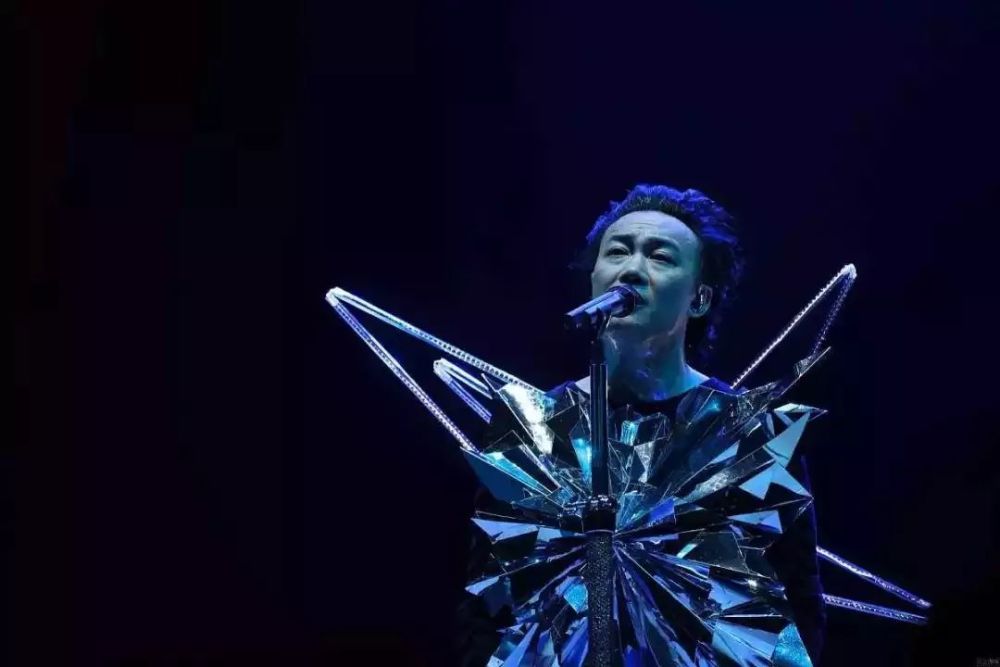 陈奕迅确诊新冠 演唱会延期