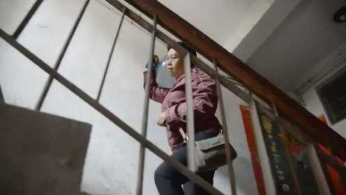 扛楼女工还债50多万