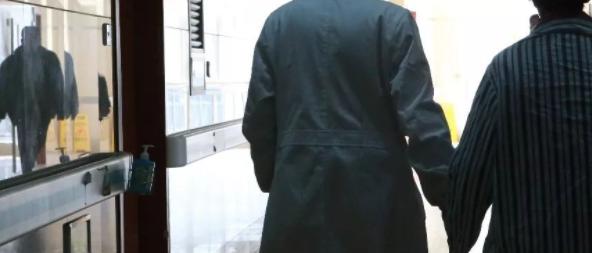 病重男孩与全班拍毕业照次日离世
