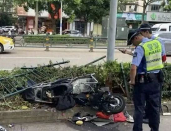 小米SU7发生车祸致人伤亡 交警回应
