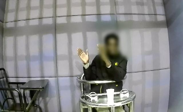 母子错过航班大闹机场 称耽误次日考公