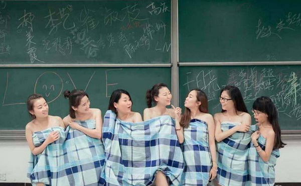 病重男孩与全班拍毕业照次日离世