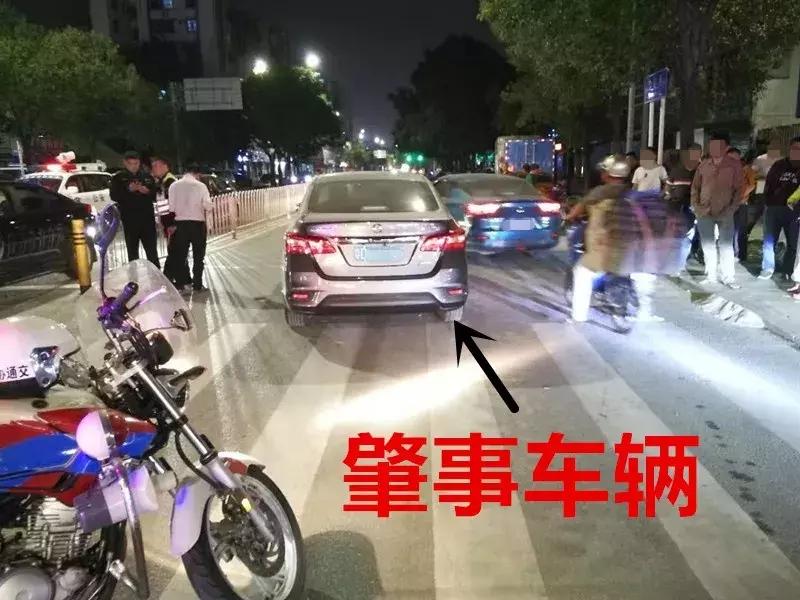 孩子突然冲上斑马线被撞倒又遭碾压