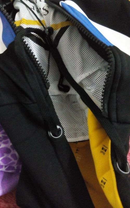 被退衣服中有耳机