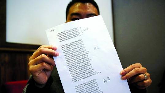 男子为520第一个领证排一夜队