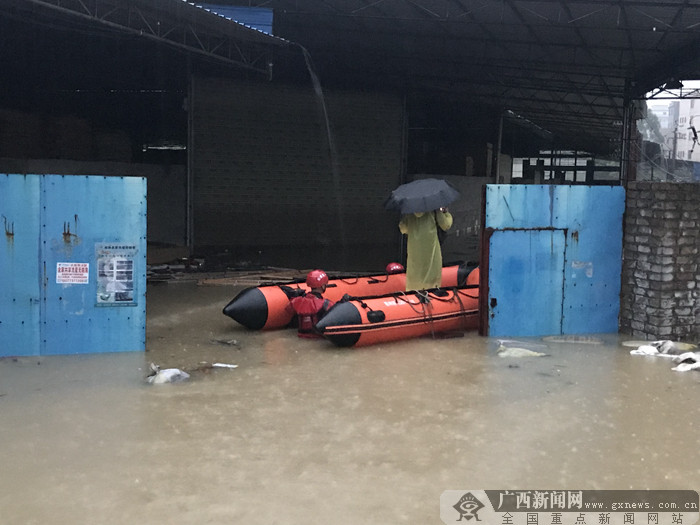 桂林暴雨致印刷厂工人被困系谣言