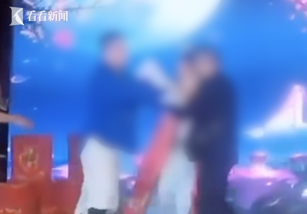 男子在脱口秀剧场猥亵女演员被行拘