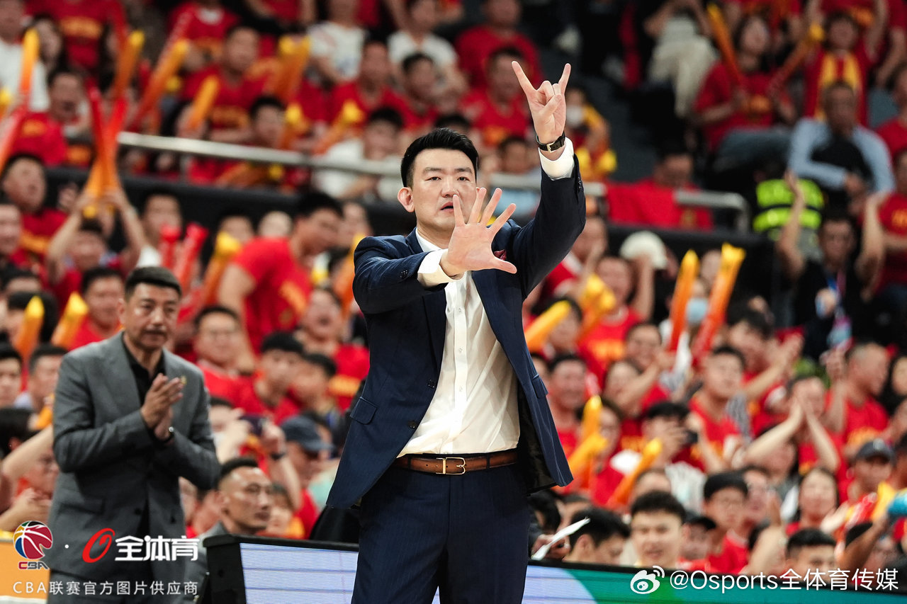广厦夺冠全队振臂 北京主场沉默