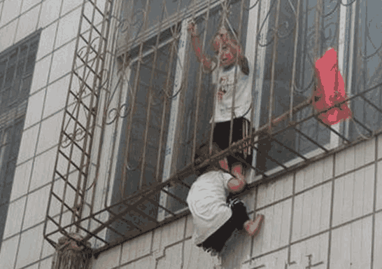 从12楼坠落奇迹生还