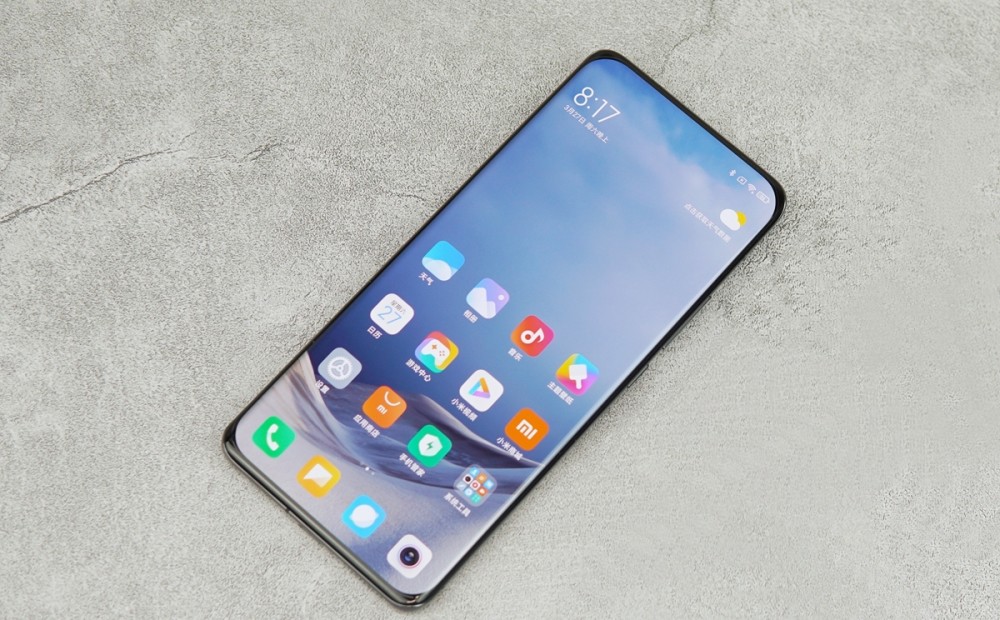 小米YU7量产天际屏