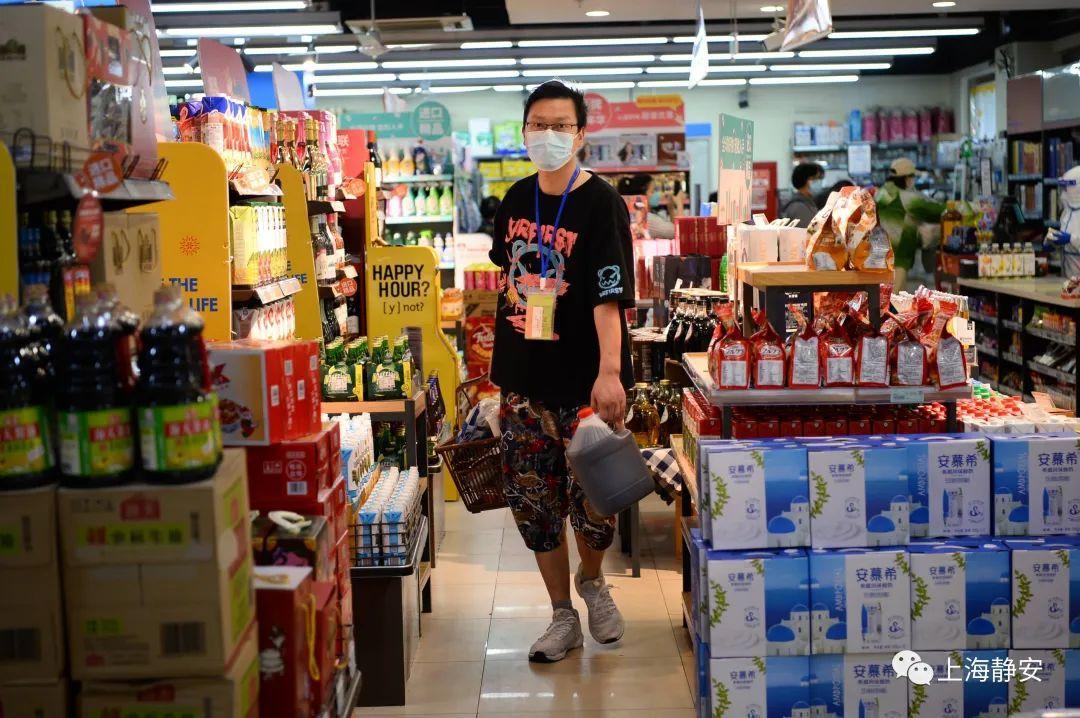 孤老去世留下房产邻居要求分一半