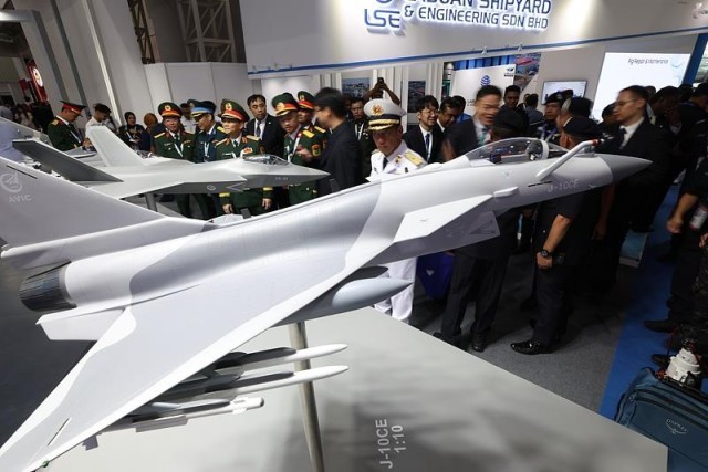 歼-10CE登上中国展台C位