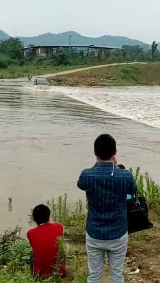 湖南永州洪水冲走汽车系谣言