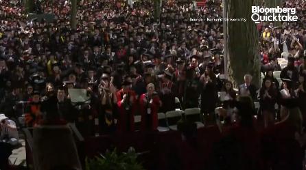 震惊！美国政府禁止哈佛大学招收外国学生，全球教育界哗然！
