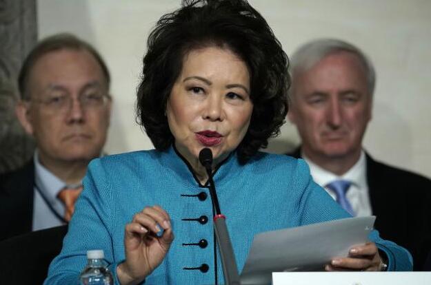 震惊！菲律宾36名部长级官员集体提交辞呈，背后原因令人深思