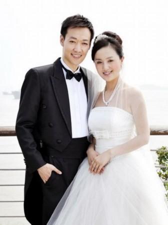 邓超悼念朱媛媛引争议！狗头表情背后暗藏什么情感？