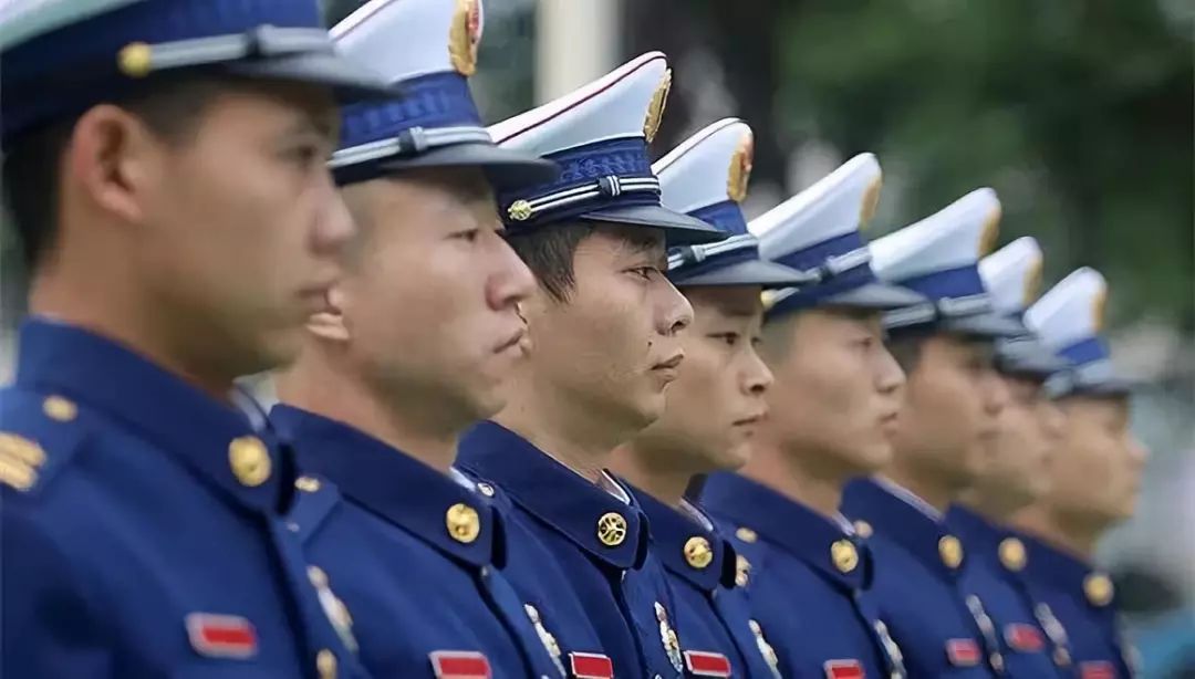 震撼！成都首批城管"飞行员"即将上岗，城市管理迎来空中革命！