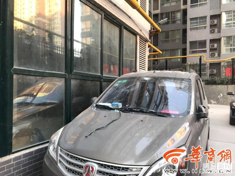 惊魂一幕！上海一轿车行驶中突然整车离地弹起，原因成谜！