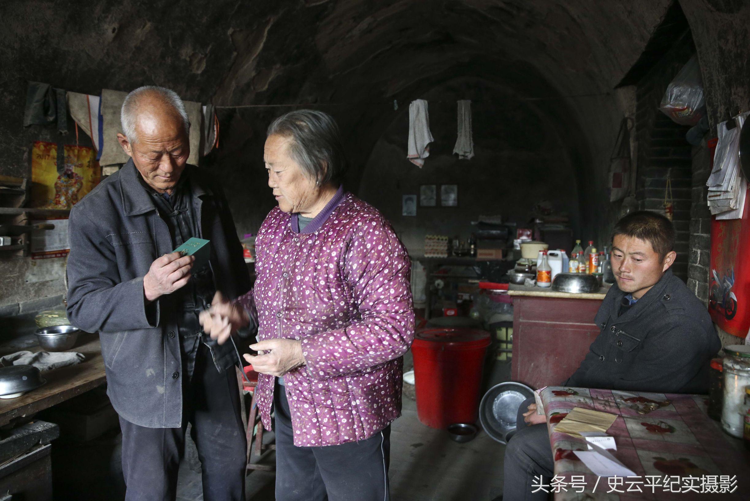"揪心！3岁宝宝浑身伤却更担心遇车祸的妈妈，背后真相让人泪目"