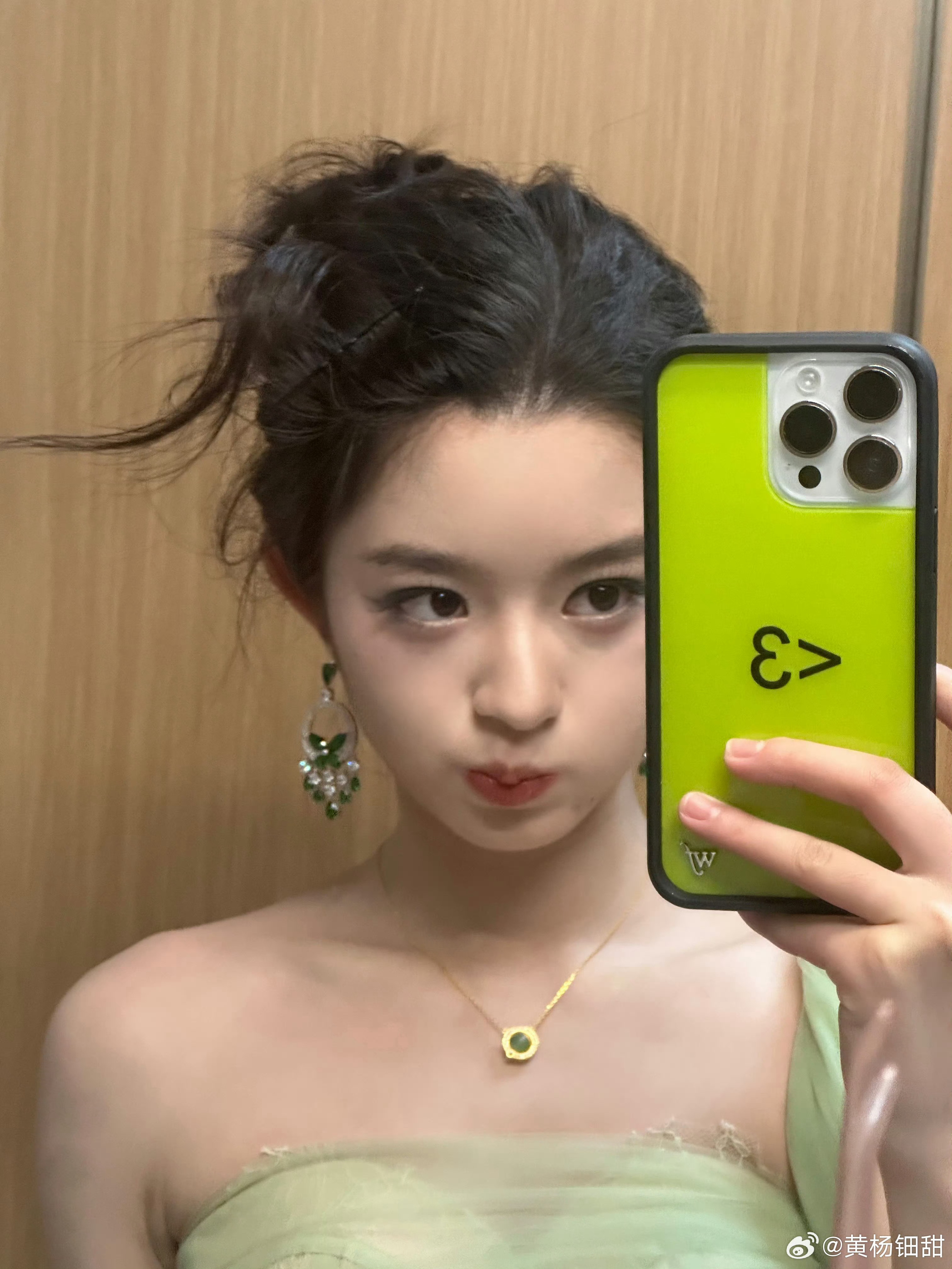 震惊！通报为何没提黄杨钿甜耳环真假？背后真相令人深思！