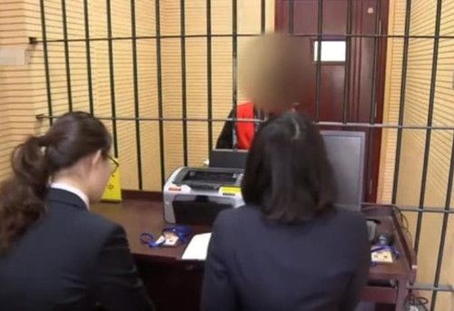 震惊！女子家中被捅10刀身亡案件将开庭，凶手身份成谜！