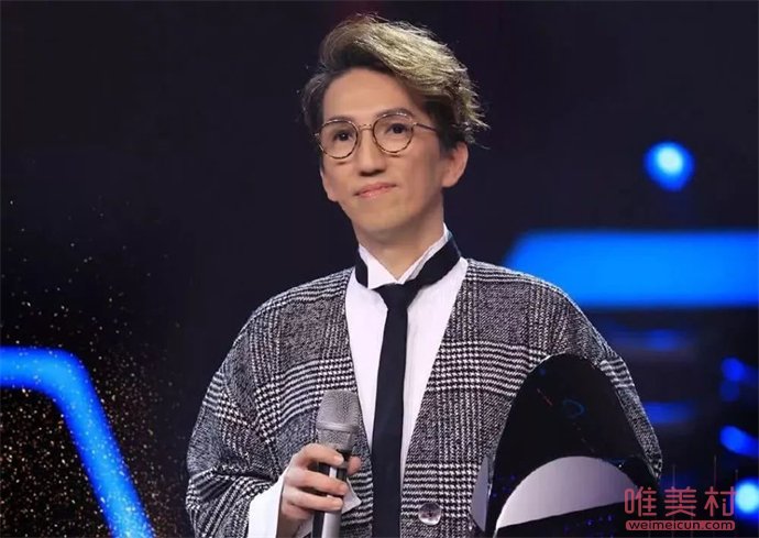 "林志炫回应被淘汰！泪洒舞台背后竟藏惊人内幕？"